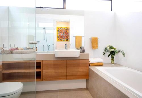 Ένα μπάνιο στο SUNSET CLIFFS luxury stay at Maslin Beach