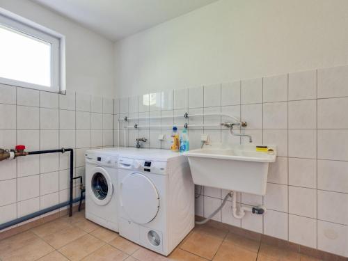 Fotografie z fotogalerie ubytování Apartment in Kaprun near Ski Slopes v destinaci Friedensbach