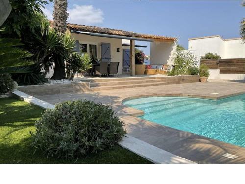 Villa climatisée avec piscine, jardin et parking - 8 personnes, proche plage - FR-1-607-182