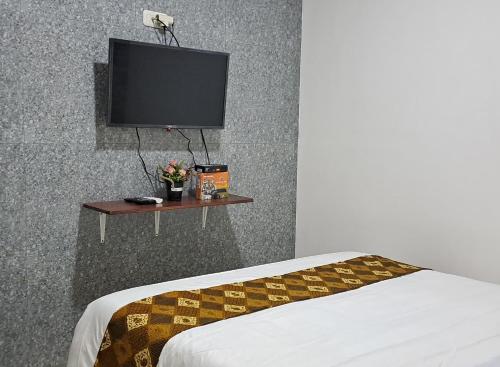 TV a/nebo společenská místnost v ubytování ARIMBI GUEST HOUSE
