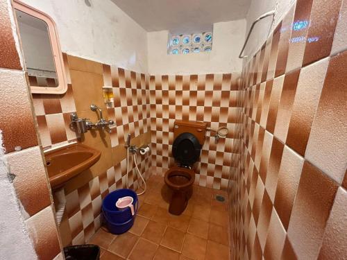 a small bathroom with a toilet and a sink at Ocean View Goan Beach House in Calangute