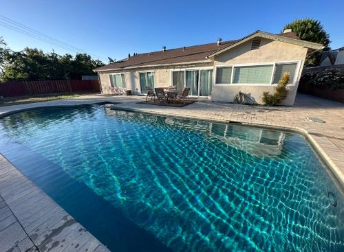 Pool Sunny Kitchen King Beds 3 Bdrm – Photos 3