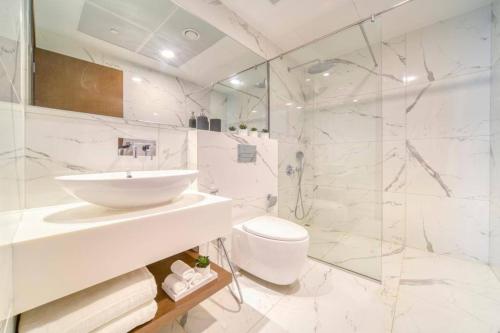 Koupelna v ubytování Cozy 1BR in new Dubai -Best Spot