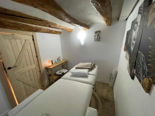 Letto o letti in una camera di Castell de l'Aguda