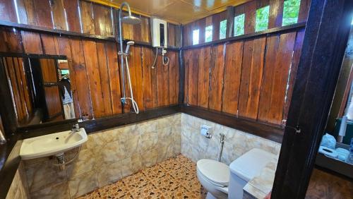 Koupelna v ubytování Eden Lanta Bungalow