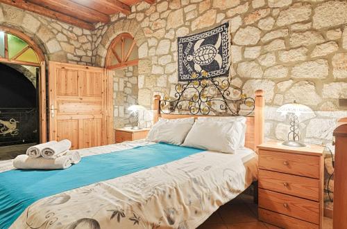 Un ou plusieurs lits dans un hébergement de l'établissement Joanna's Stone Villas