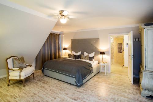 Postel nebo postele na pokoji v ubytování Klosterhotel Neuzelle