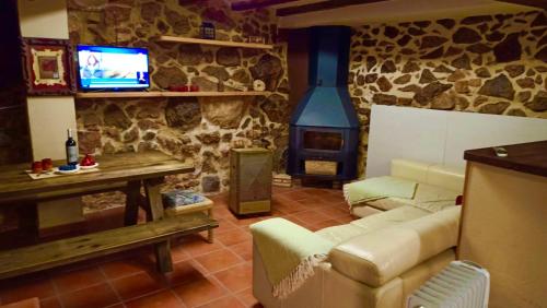 a living room with a couch and a stove at Cuatro Rosas Jerica in Jérica