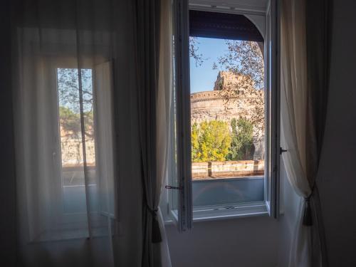 a window in a room with a view of the castle at Alto Apartment in Rome
