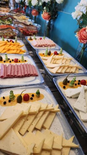 Makanan di atau berdekatan hotel