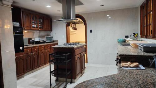 Kuchyň nebo kuchyňský kout v ubytování Paisa Hostel Medellín