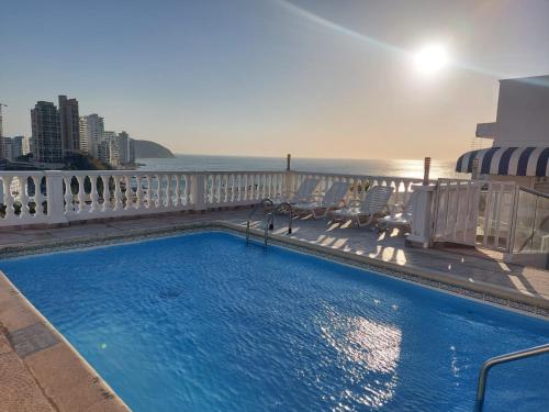 a swimming pool on the balcony of a building at Apartamento Excalibur 11B junto al mar in Gaira