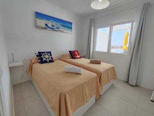 Giường trong phòng chung tại Villa Perla Blanca, en Lanzarote