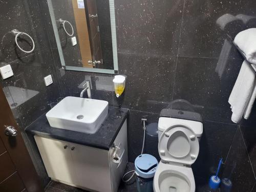 Ένα μπάνιο στο Sheryll Escapes - 314 La Grande Studio, Comfy studio with hotel amenities!