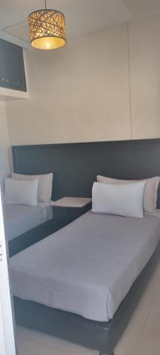 two beds sitting next to each other in a room at Appartement abdessalam fetouaki in Moulay Yacoub