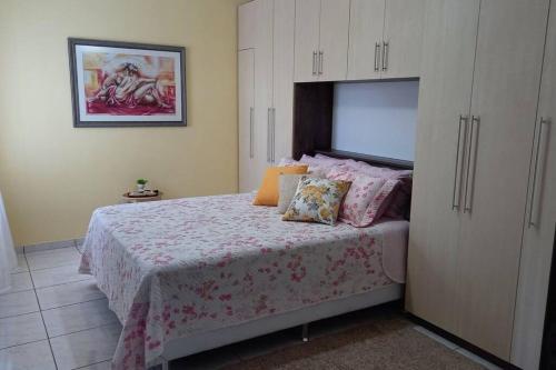 Postel nebo postele na pokoji v ubytování Casa aconchegante