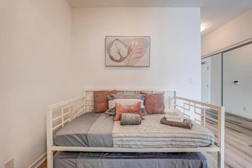 Downtown Toronto Condo – Photos 2