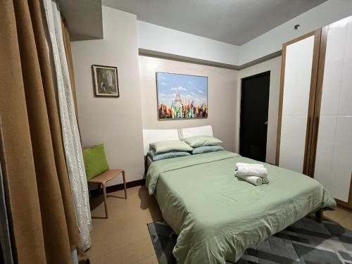 Ліжко або ліжка в номері Manhattan Heights TowerB in Araneta Cubao 5mins walk to Smart Araneta