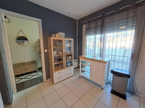 Et badeværelse på Le Ces-Spacieuse maison - Wifi Jardin - Parking gratuit - 15min des plages