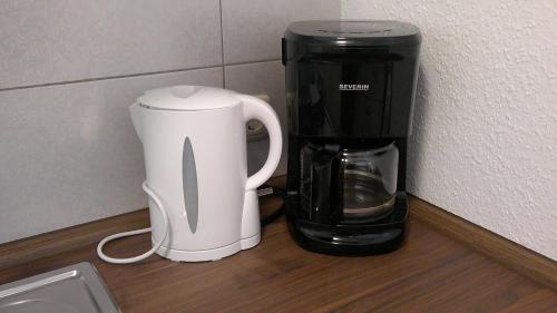 a coffee maker and a coffeemaker sitting on a counter at Unseburger Brauhaus GmbH Ferienwohnung 2 in Unseburg
