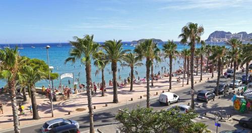 Vista de la piscina de Centre ville - port et plages à pied o alrededores