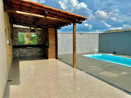 Kolam renang di atau dekat dengan Casa Temporada com piscina