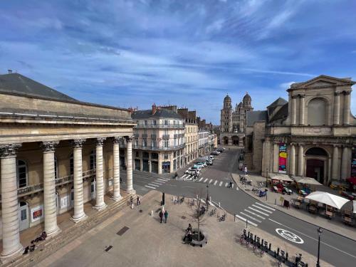 a view of a city street with buildings and cars at Le Théâtre : Centre historique in Dijon