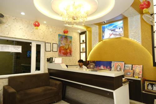 Hotel Bharatiにあるテレビまたはエンターテインメントセンター