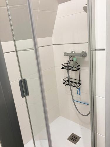 a shower with a hose in a bathroom at L'appartementducroisic - Sur le port, vue mer in Le Croisic