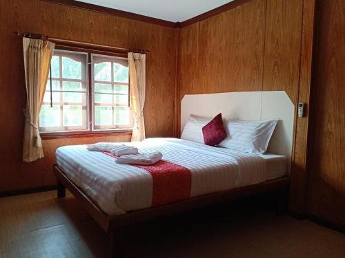 a bedroom with a large bed with a window at Bang Yan Rimlay in Ko Yao Noi