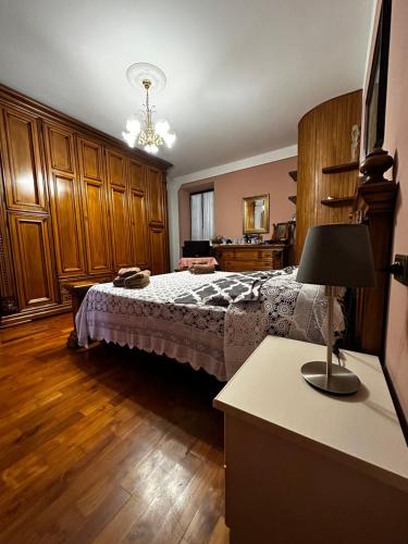 a bedroom with a bed and a table with a lamp at A COLLODI IO & MAMMA in Collodi