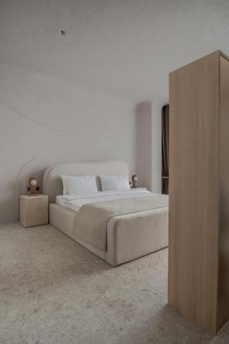 Кровать или кровати в номере Sfumato Rooms