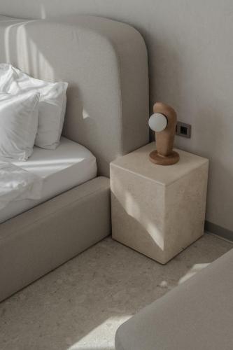 Кровать или кровати в номере Sfumato Rooms