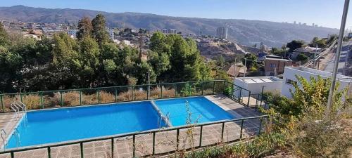 a swimming pool on top of a house at Departamento viña del mar in Viña del Mar