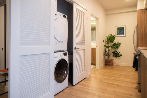 a washer and dryer in a living room at Luxury Apartment In The Prime Hollywood Location in Los Angeles