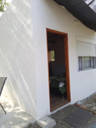 a door into a white house with a bedroom at Apartamento Atlantida in Villa Argentina