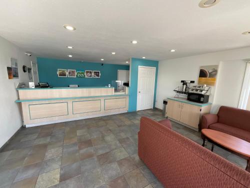 a living room with two couches and a kitchen at Country Yard Inn and Suites in Sikeston