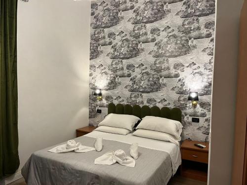 a bedroom with a bed with white towels on it at Les Artes in Rome