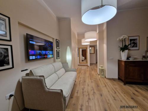 a living room with a couch and a tv at Guest House Canalis 17 in Oristano