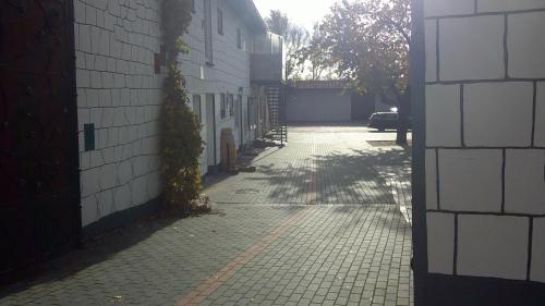 an alley with a building and a car parked on a street at Unseburger Brauhaus GmbH Ferienwohnung 5 in Unseburg