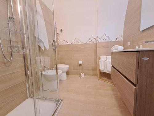 Ένα μπάνιο στο la casa sull arco
