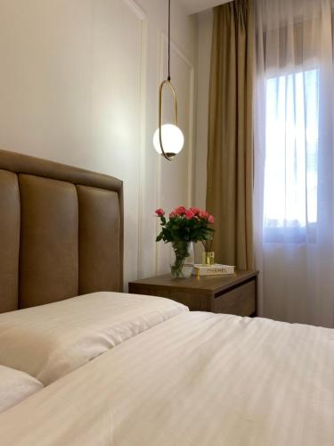 Giường trong phòng chung tại Magic Luxury