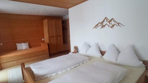 a room with two beds and a room with a bedsenalsenalsenalsenalsenal at Apartment Guem in Obsteig