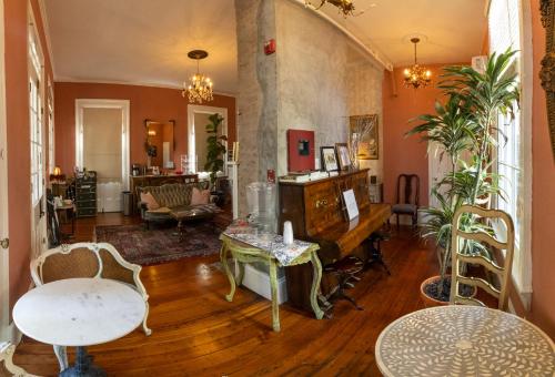 Rathbone Mansions New Orleans Image