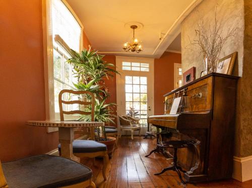 Rathbone Mansions New Orleans Image
