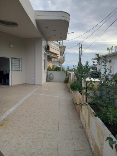 Το κτήριο όπου στεγάζεται  το διαμέρισμα