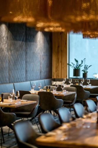 a row of tables and chairs in a restaurant at WITTMANNs in Neumarkt in der Oberpfalz