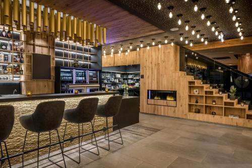 a bar in a restaurant with chairs and a fireplace at WITTMANNs in Neumarkt in der Oberpfalz