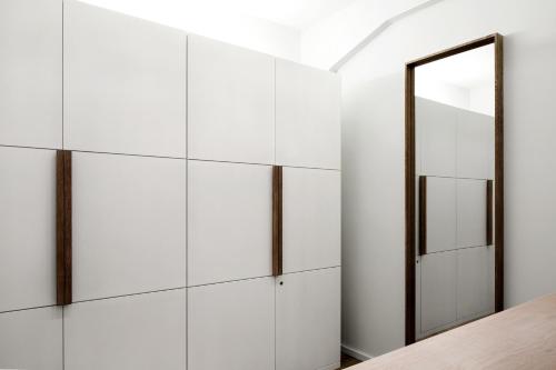 a dressing room with white cabinets and a mirror at WITTMANNs in Neumarkt in der Oberpfalz