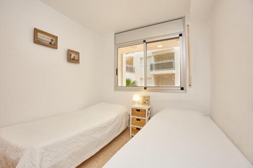 Кровать или кровати в номере Paraíso en Cala Llobeta